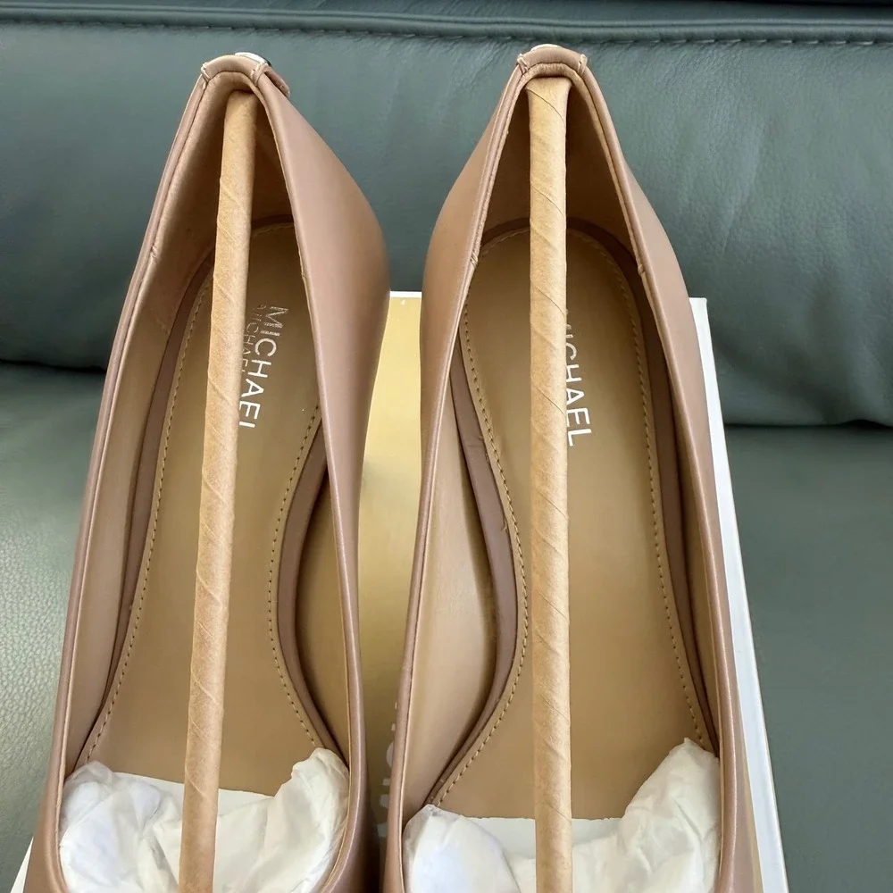 Michael Kors Dorothy Flex Pump Leather Dark Khaki Pointed Toe Heels US 5.5M